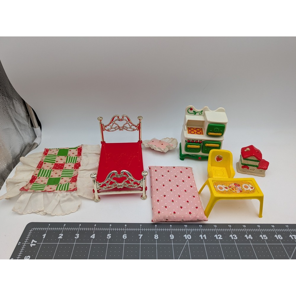 Strawberry Shortcake Berry Happy Home Dollhouse Furniture‎ Vintage 80s Lot